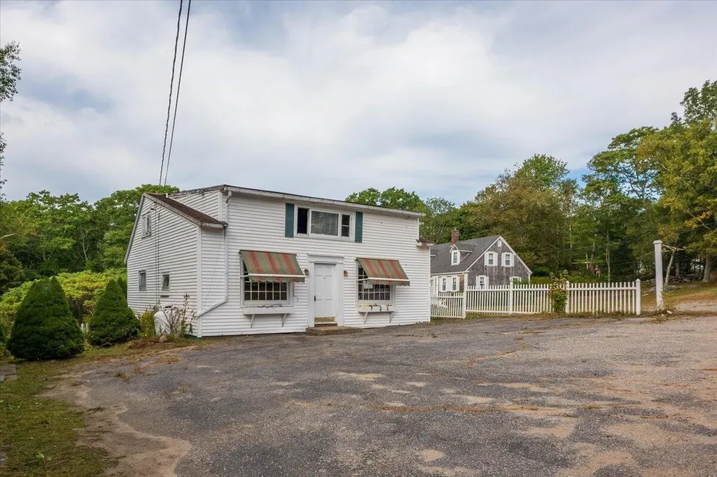 2059 State Route 129 South Bristol ME 04568
