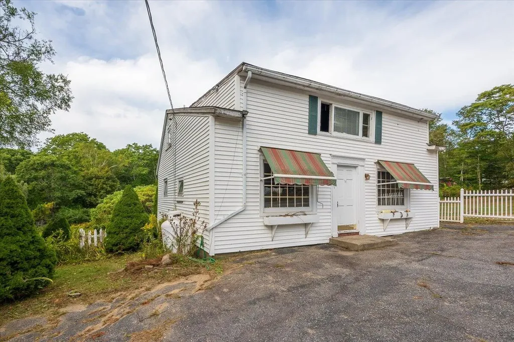 2059 State Route 129 South Bristol ME 04568