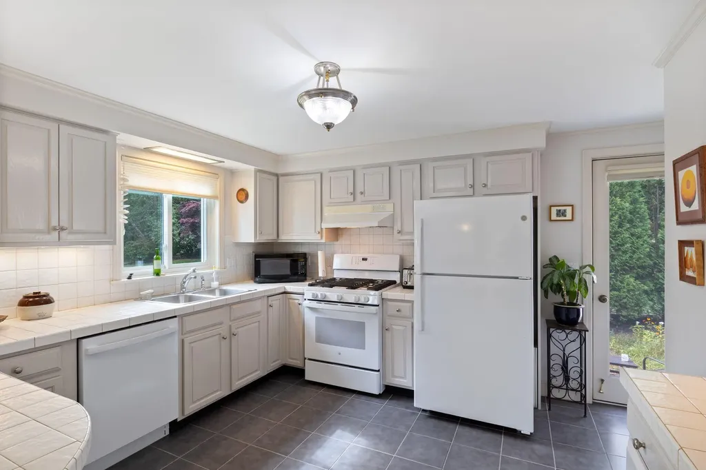 57 Foreside Road Falmouth ME 04105