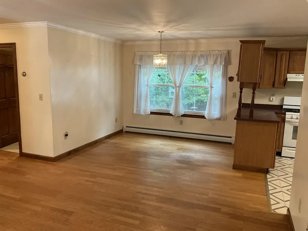 8 Cross Road Bradley ME 04411
