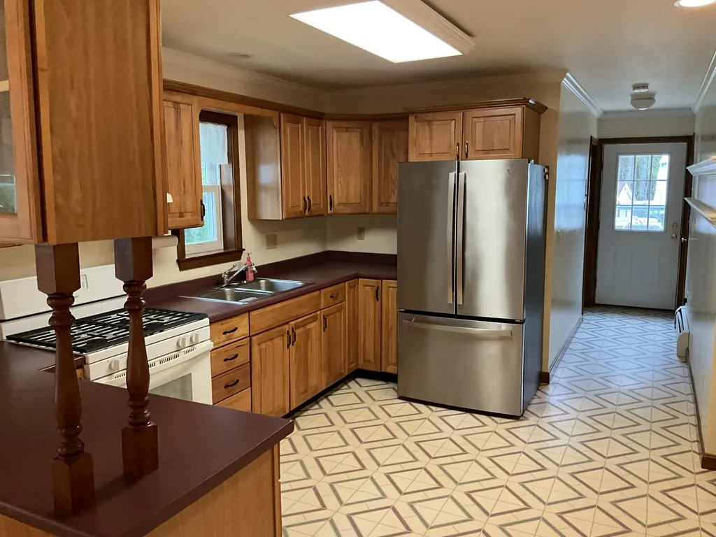 8 Cross Road Bradley ME 04411