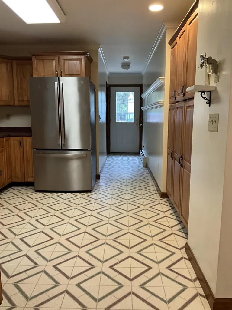 8 Cross Road Bradley ME 04411