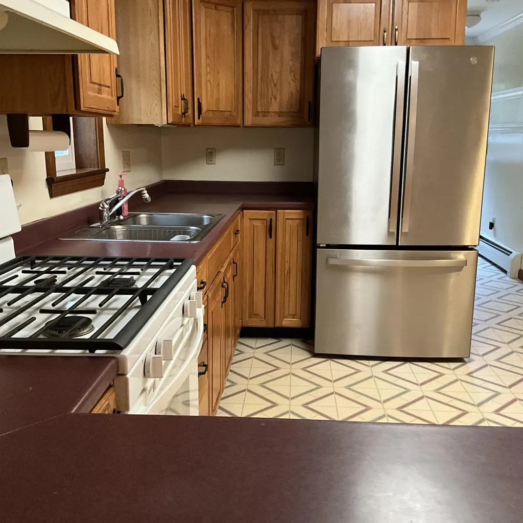 8 Cross Road Bradley ME 04411