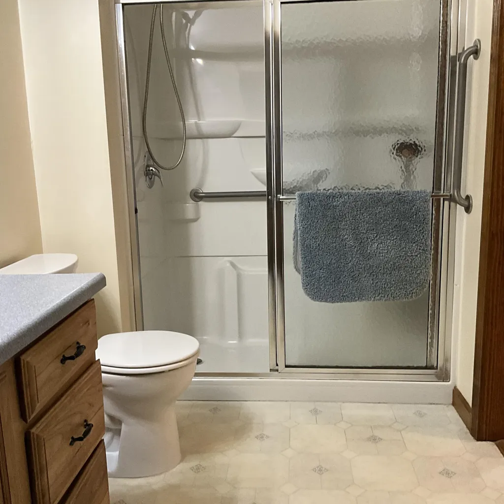 8 Cross Road Bradley ME 04411
