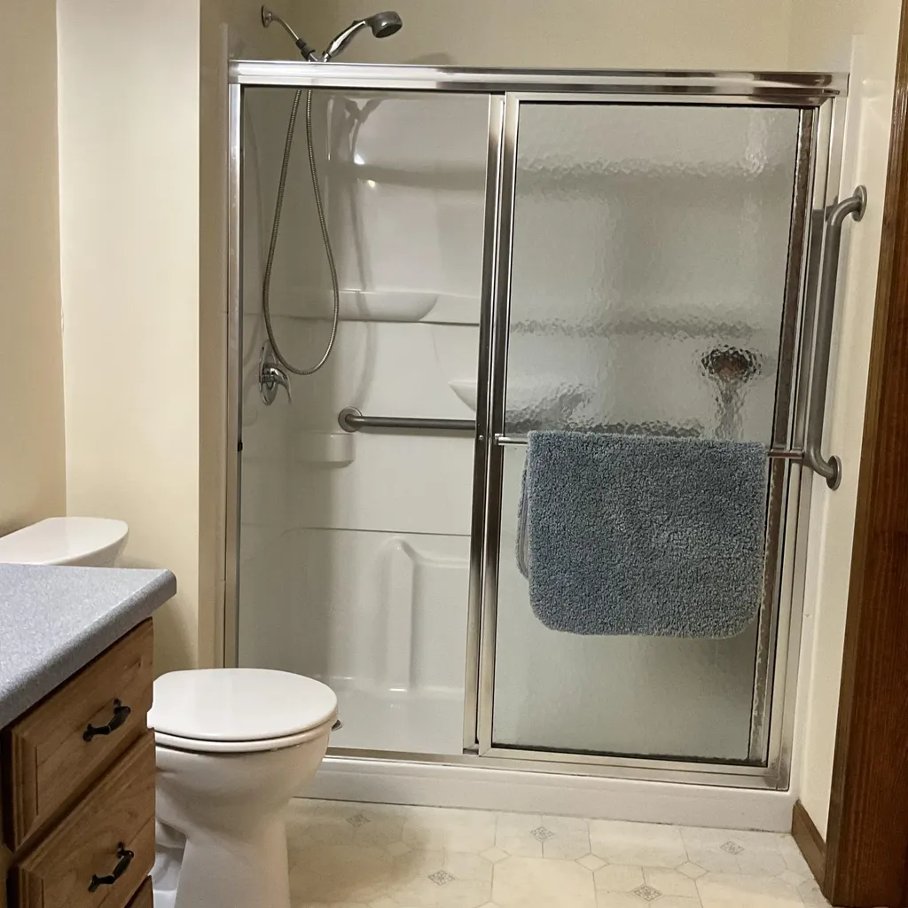 8 Cross Road Bradley ME 04411