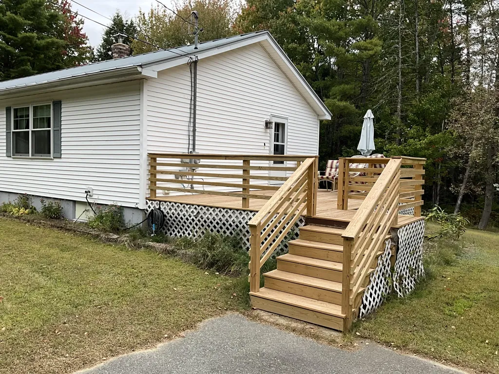 8 Cross Road Bradley ME 04411