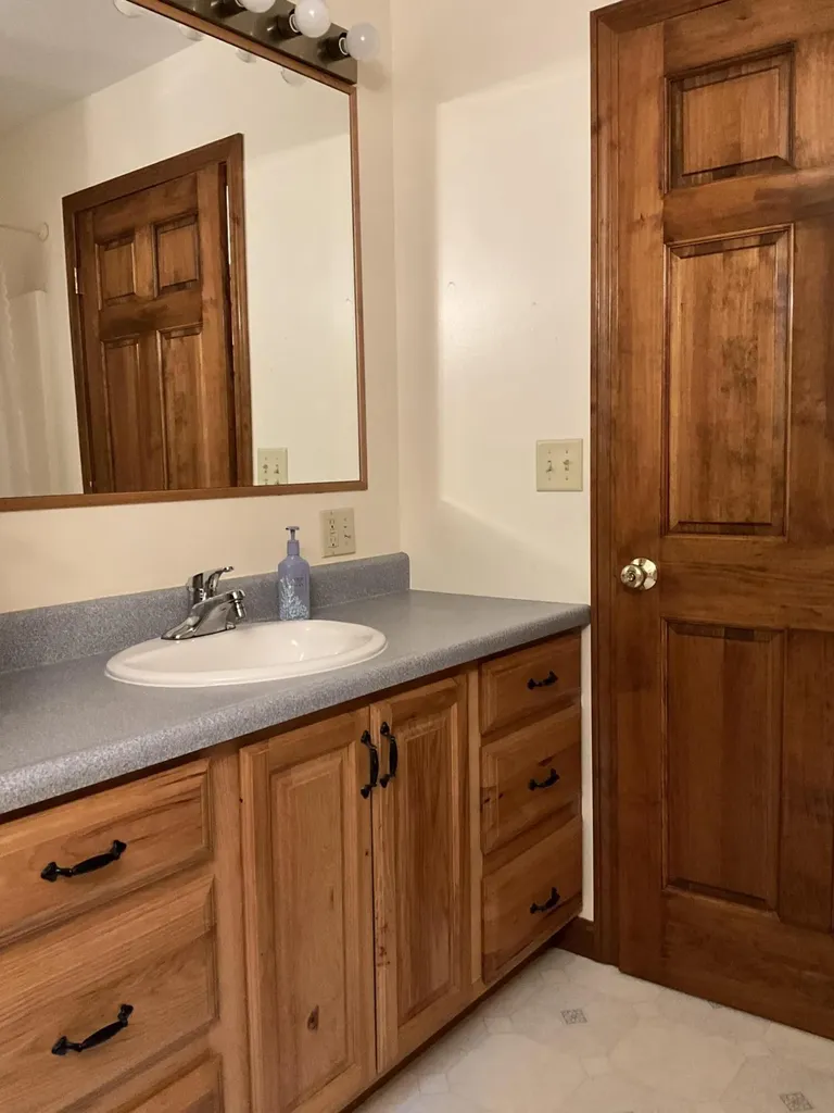 8 Cross Road Bradley ME 04411