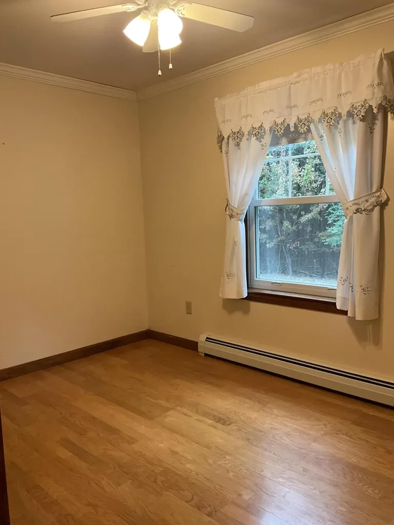 8 Cross Road Bradley ME 04411