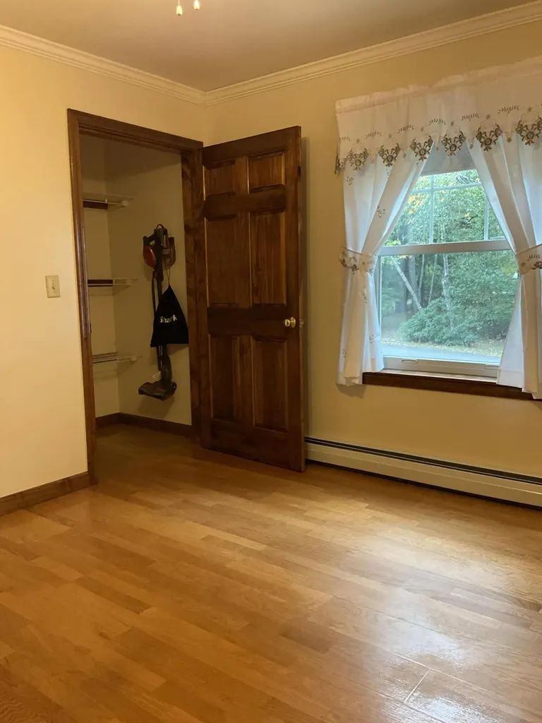 8 Cross Road Bradley ME 04411