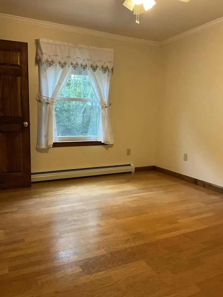 8 Cross Road Bradley ME 04411