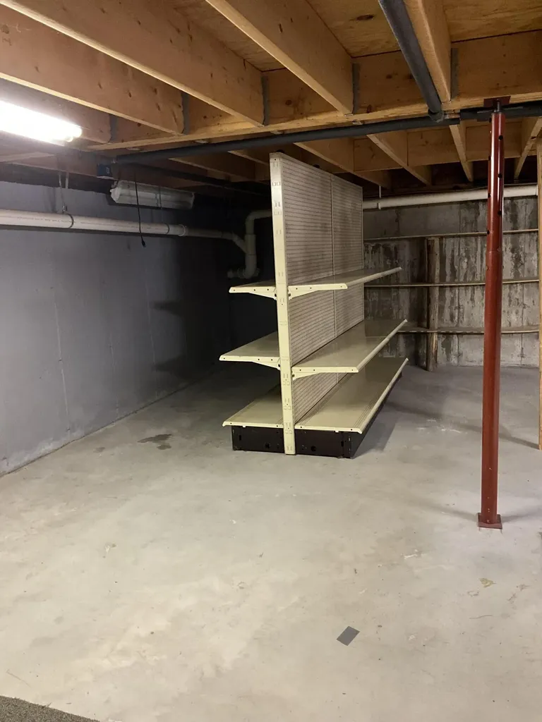 8 Cross Road Bradley ME 04411