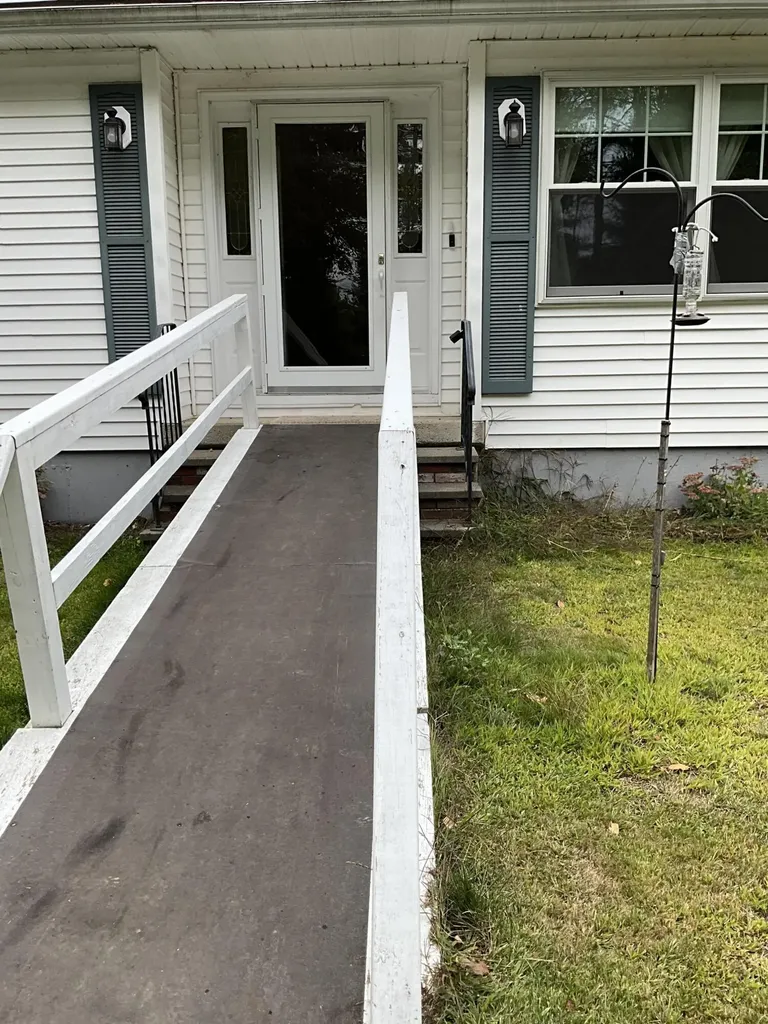 8 Cross Road Bradley ME 04411