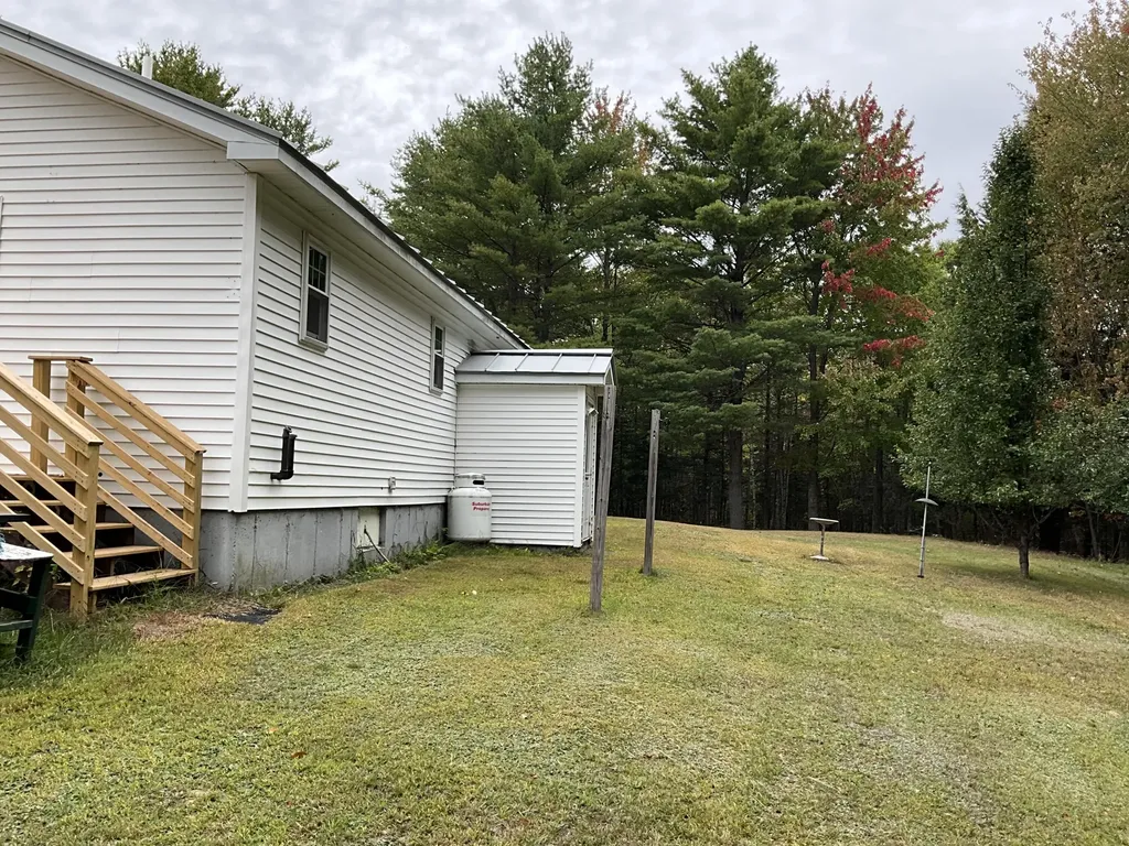 8 Cross Road Bradley ME 04411
