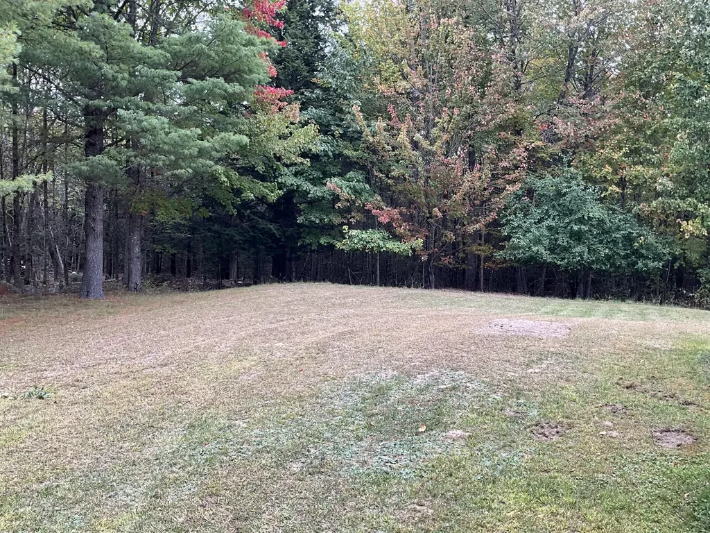 8 Cross Road Bradley ME 04411