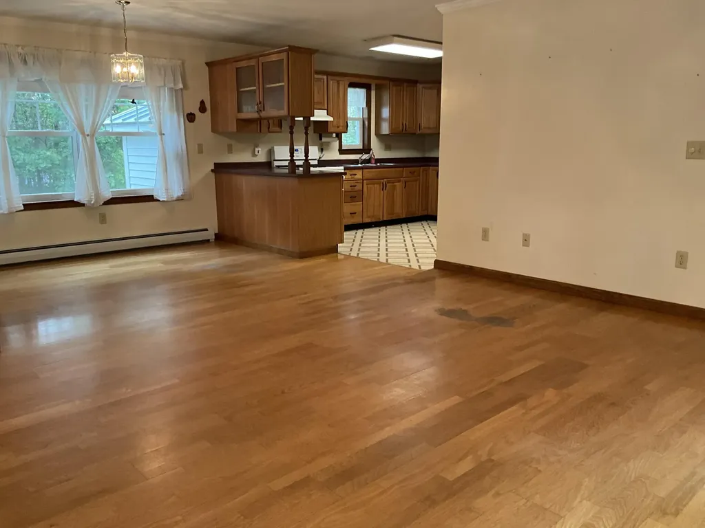 8 Cross Road Bradley ME 04411