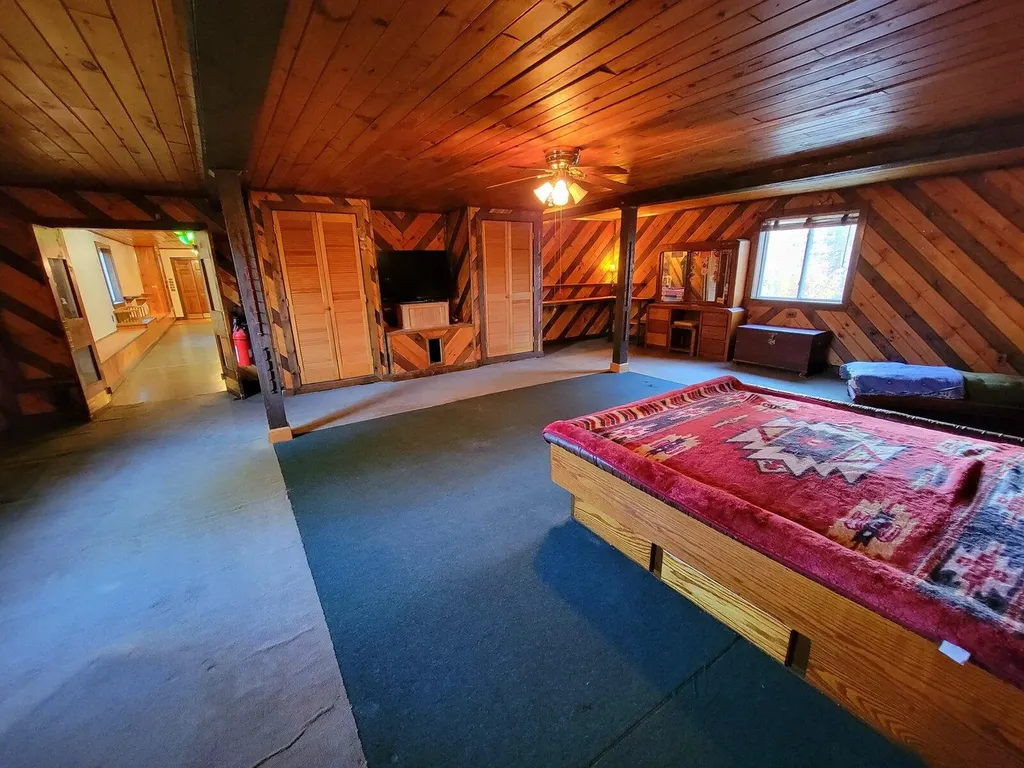 15 Jackson Hole Carthage ME 04224