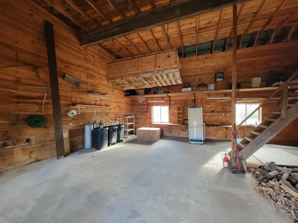 15 Jackson Hole Carthage ME 04224