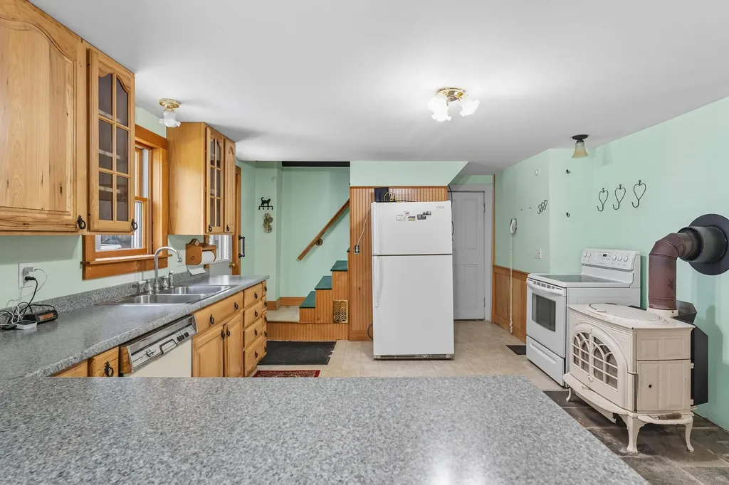 2 Thundercastle Road Readfield ME 04355