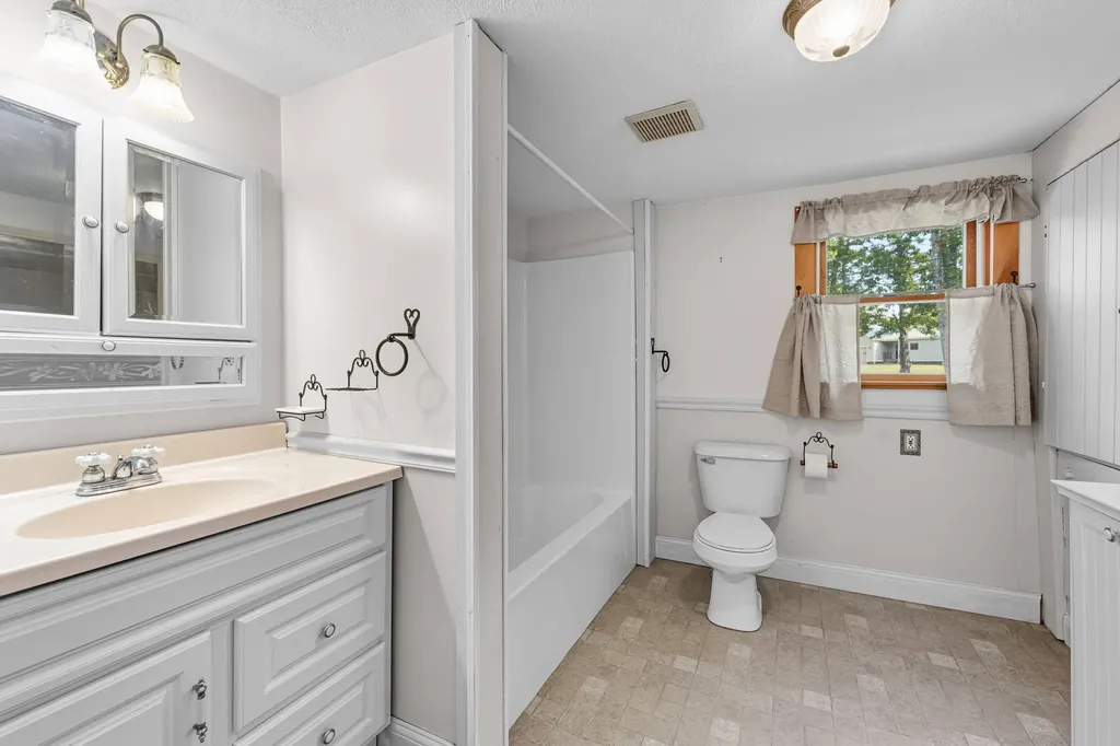 2 Thundercastle Road Readfield ME 04355