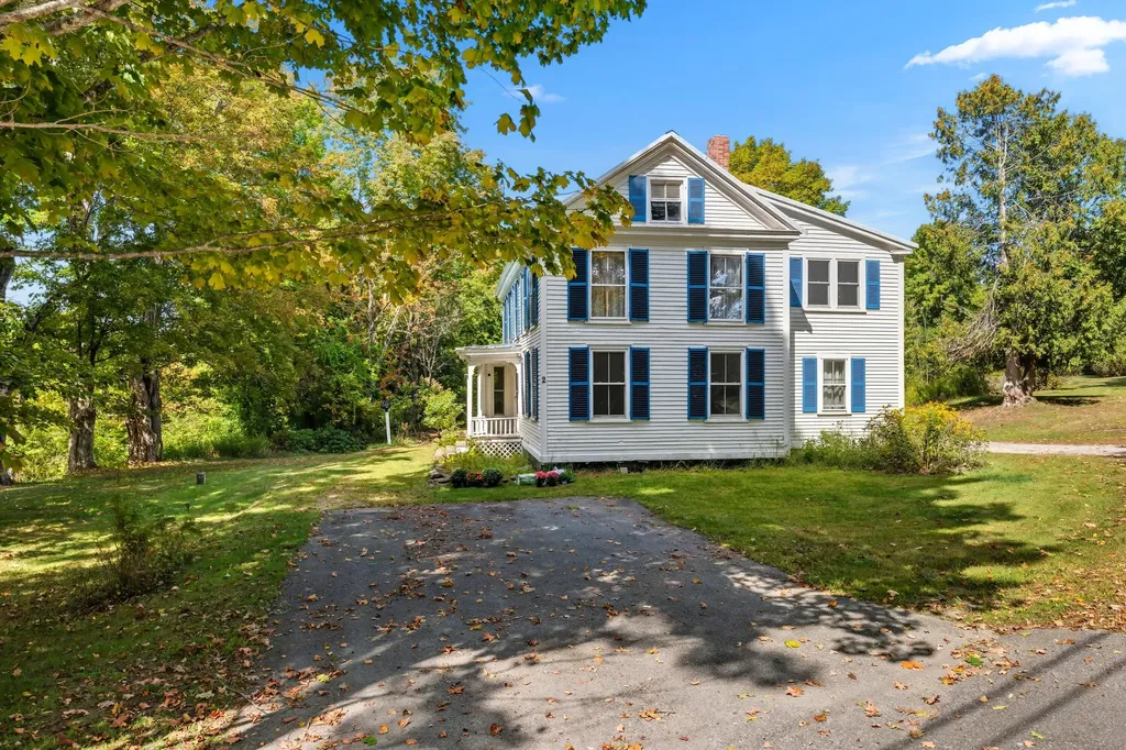 2 Thundercastle Road Readfield ME 04355