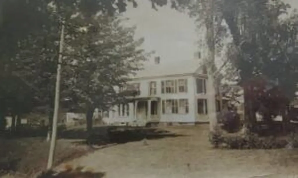 2 Thundercastle Road Readfield ME 04355