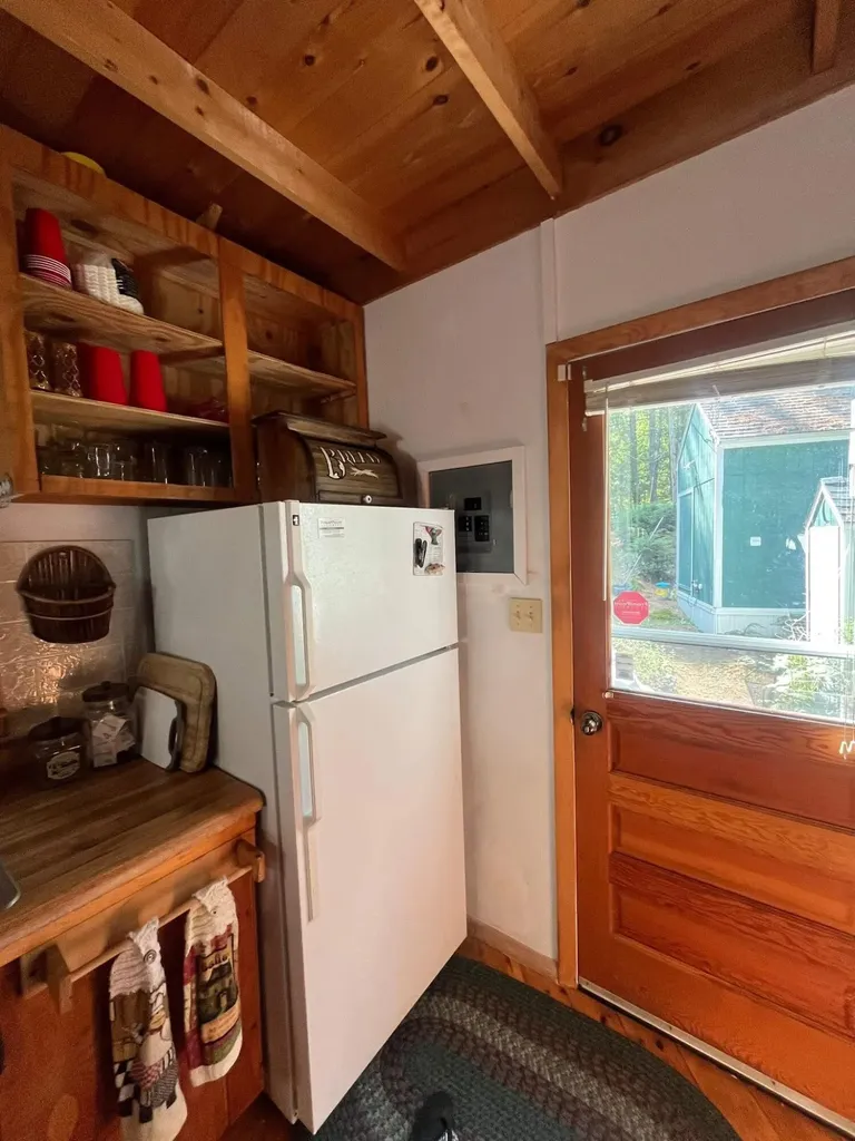 24 Hill Lane Beddington ME 04622