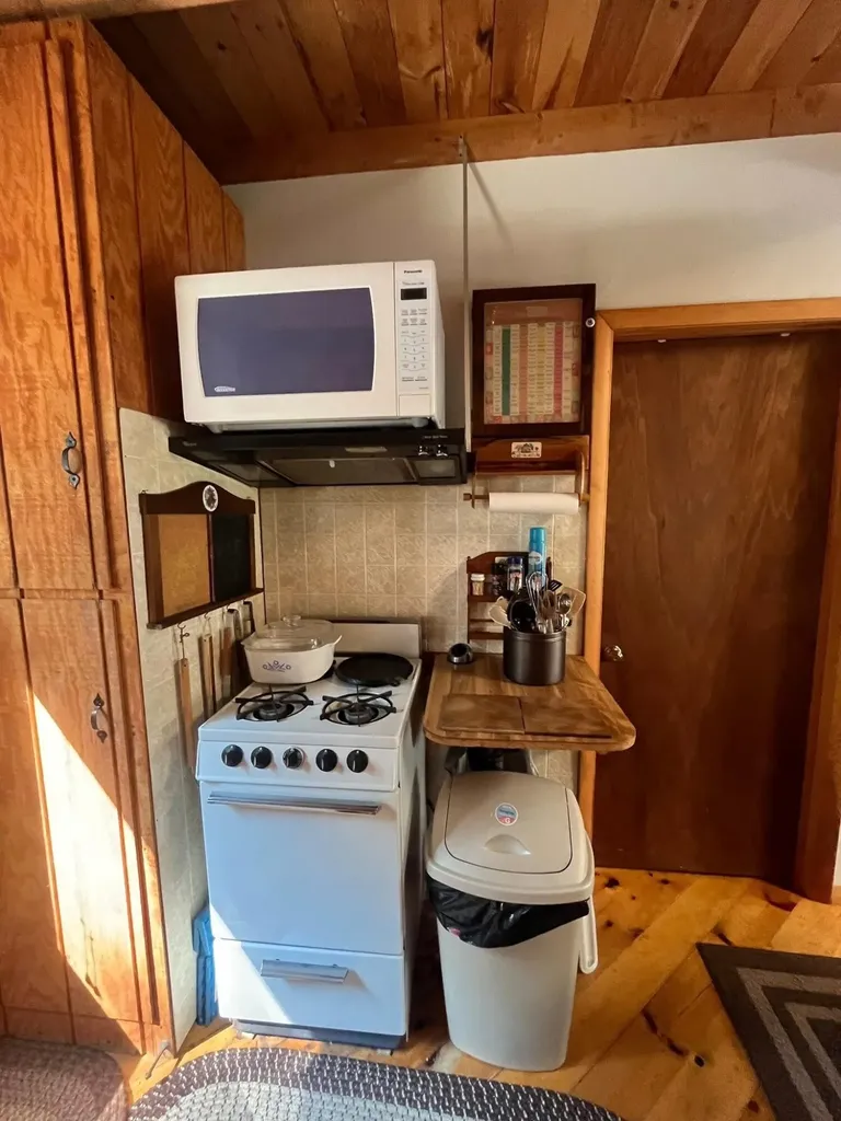 24 Hill Lane Beddington ME 04622