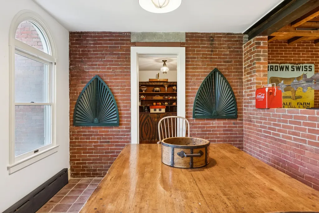 51 Pleasant Street Yarmouth ME 04096