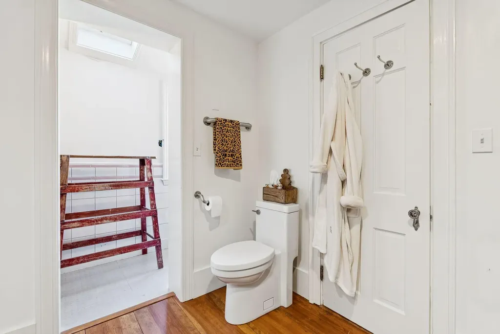 51 Pleasant Street Yarmouth ME 04096