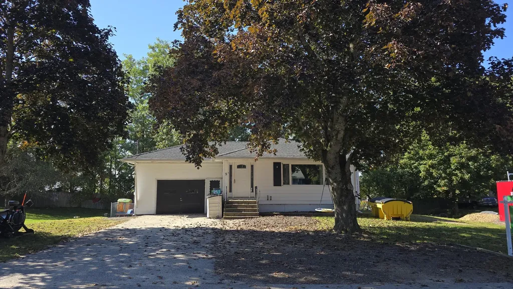 9 Laase Avenue Lewiston ME 04240