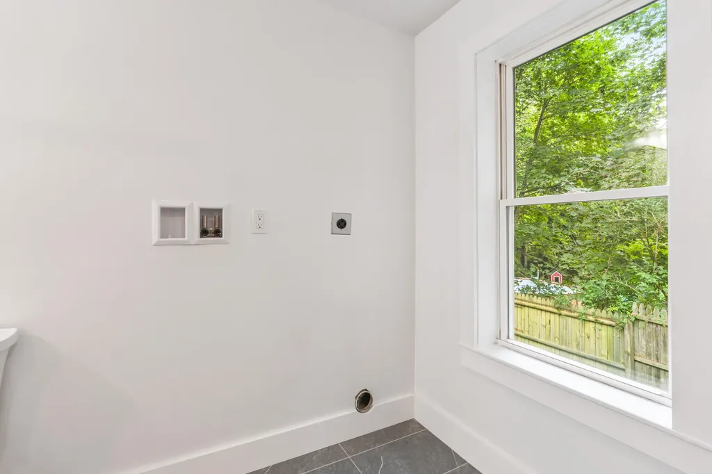 10 Charles Street Bath ME 04530
