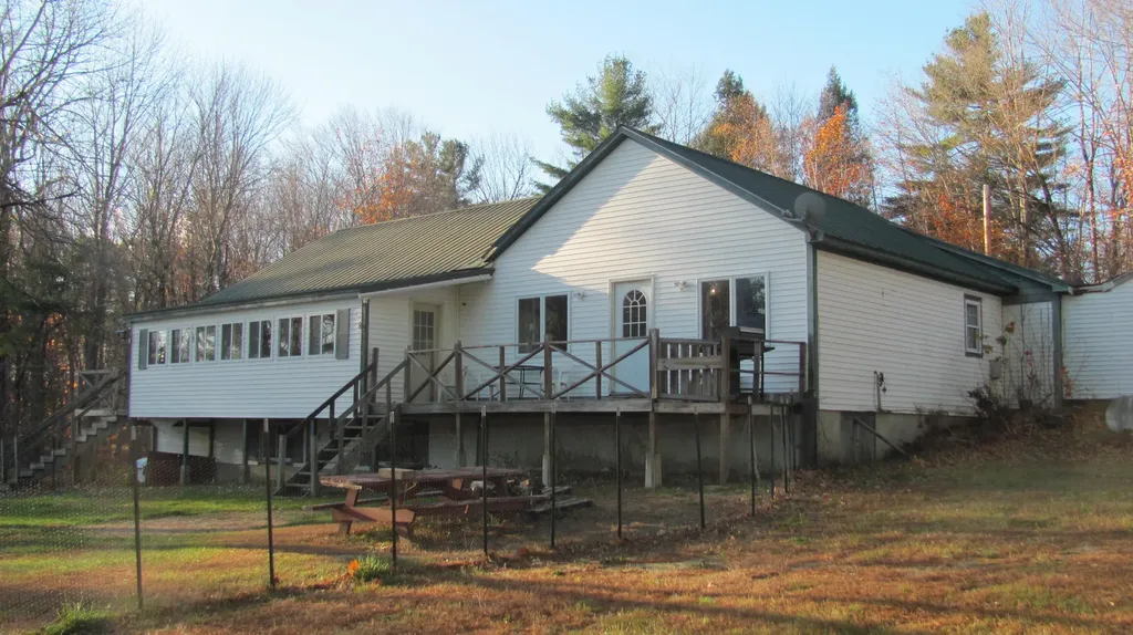 23 Mefford Lane Paris ME 04281