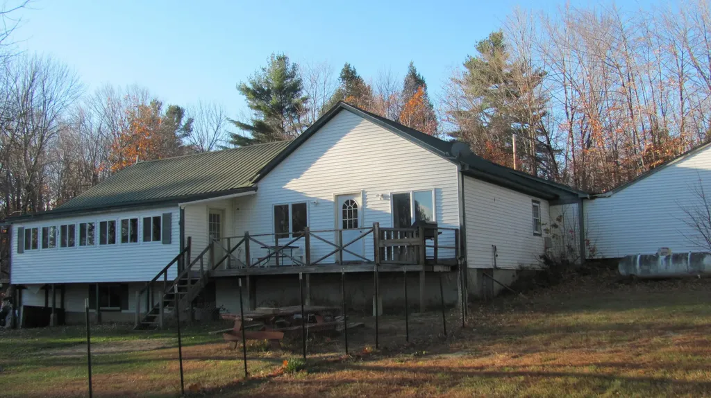 23 Mefford Lane Paris ME 04281