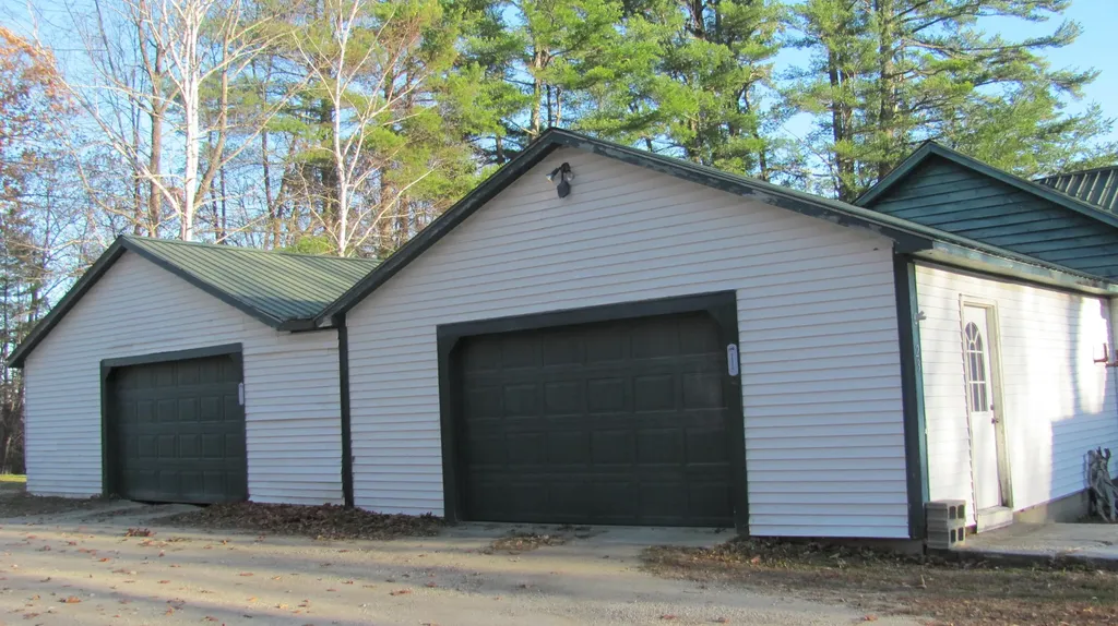 23 Mefford Lane Paris ME 04281