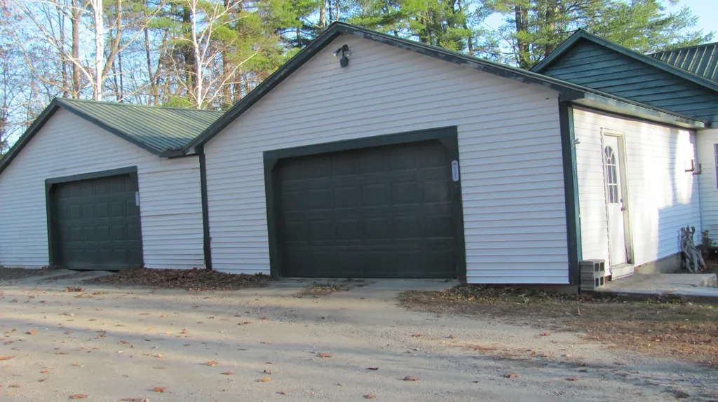 23 Mefford Lane Paris ME 04281
