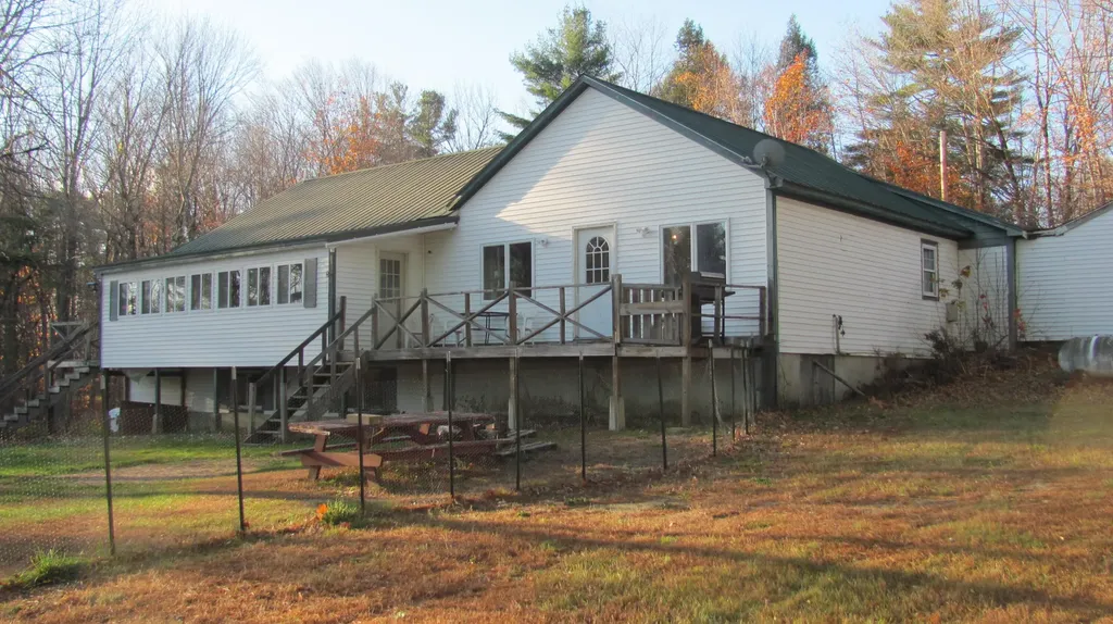 23 Mefford Lane Paris ME 04281