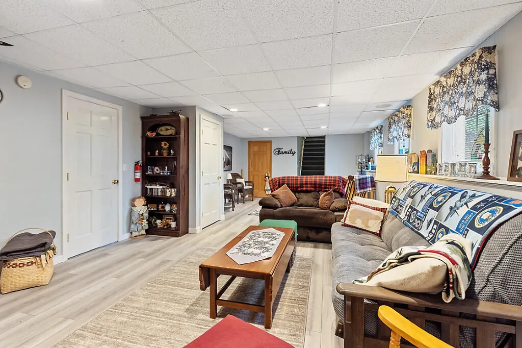 6 Briarwood Drive Bangor ME 04401