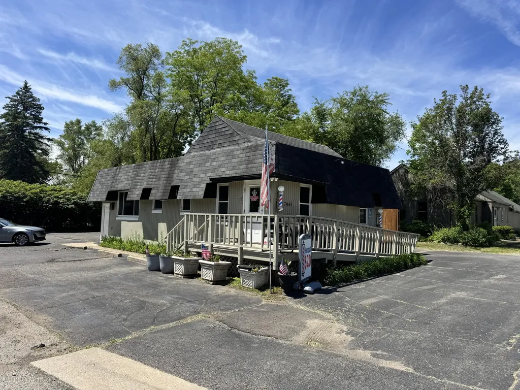7045 Cooley Lake Road West Bloomfield Charter Township MI 48324