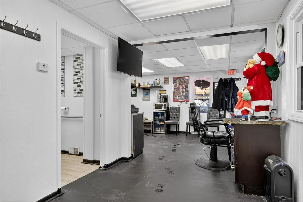 7045 Cooley Lake Road West Bloomfield Charter Township MI 48324