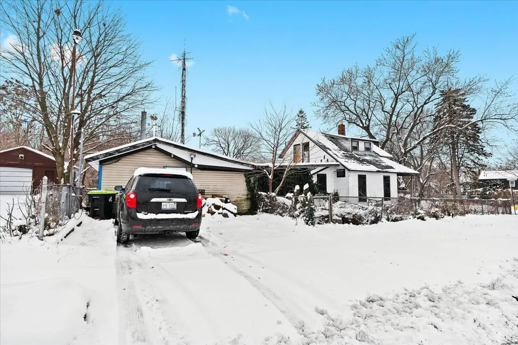 162 Edison Street Pontiac City MI 48342