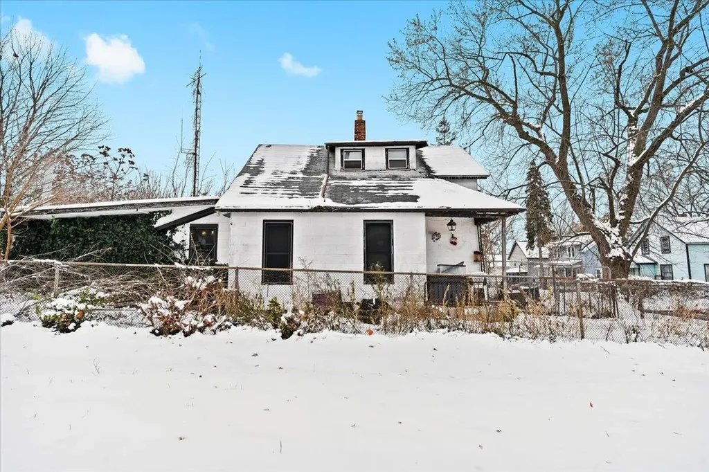 162 Edison Street Pontiac City MI 48342