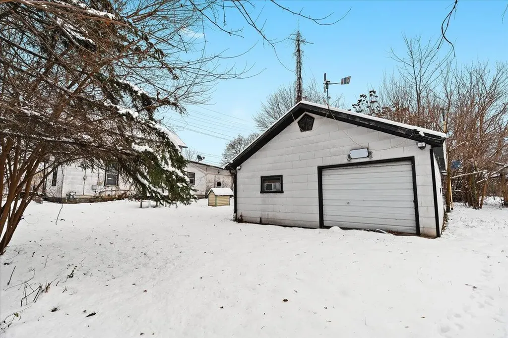 162 Edison Street Pontiac City MI 48342