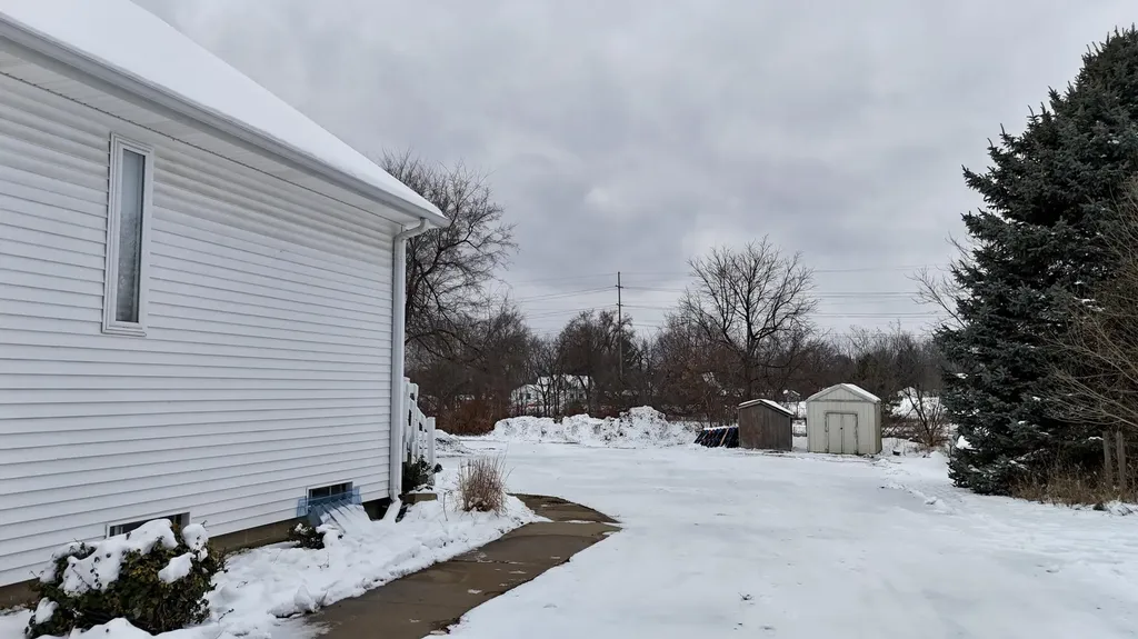 526 Fairyland Avenue Leoni Township MI 49202