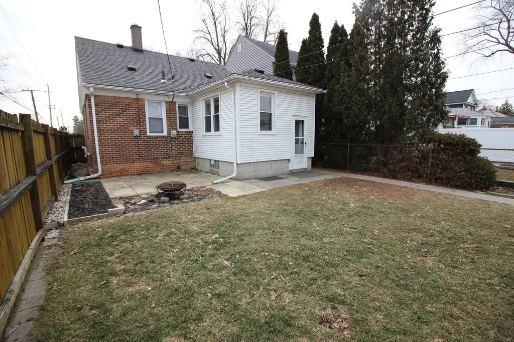1028 Mollno Street Wyandotte City MI 48192
