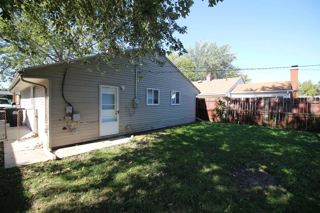 8071 Roosevelt Street Taylor City MI 48180