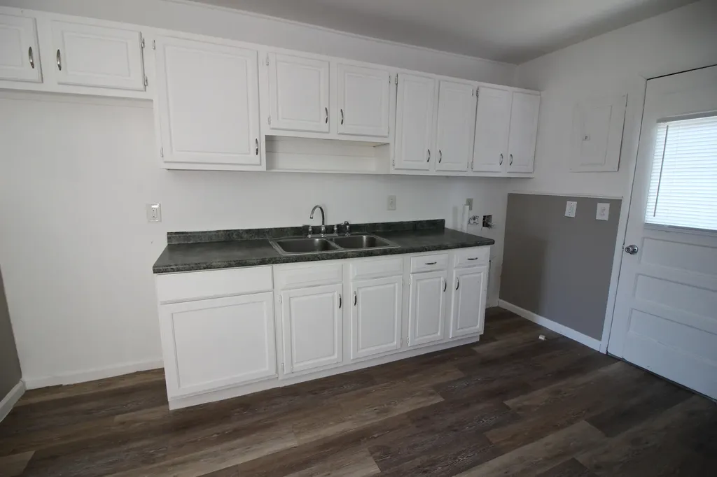 8071 Roosevelt Street Taylor City MI 48180