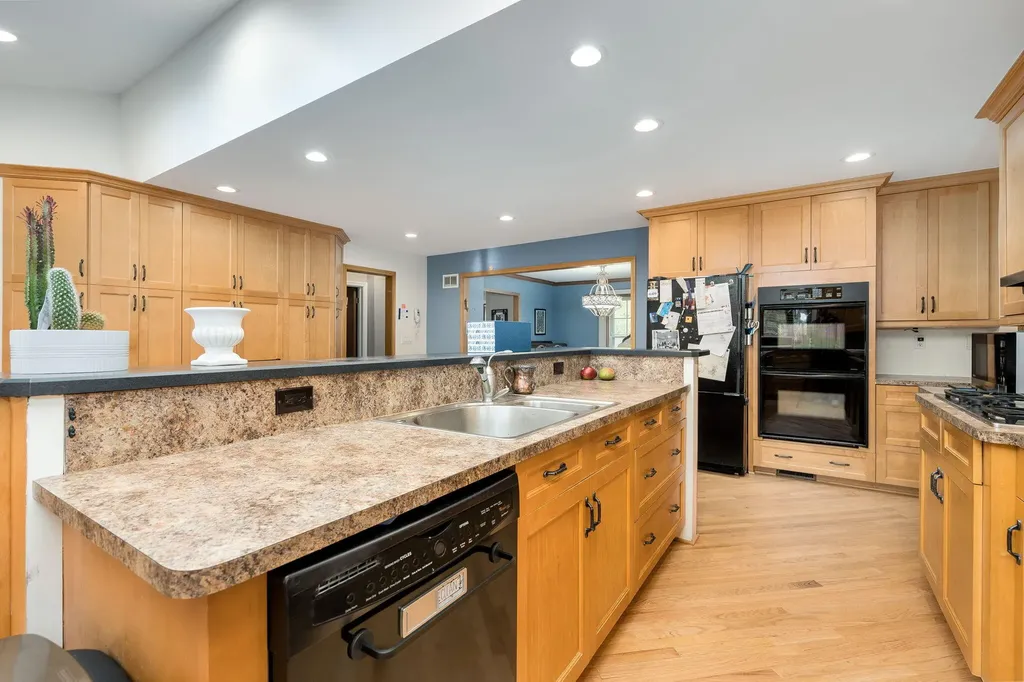 16940 Jeanette Street Southfield City MI 48075