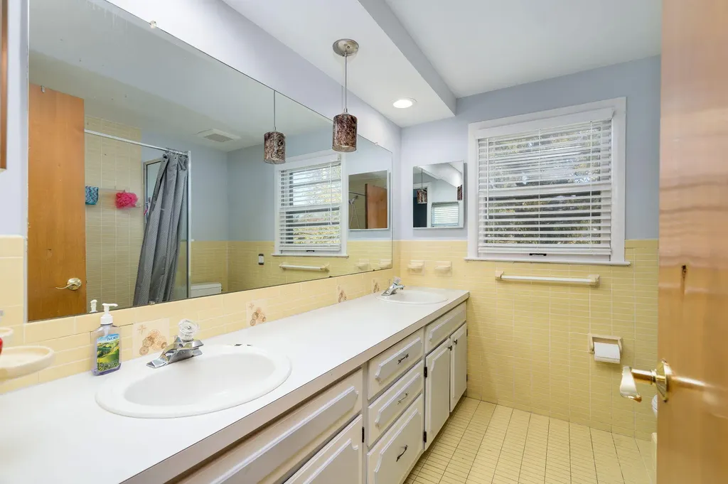16940 Jeanette Street Southfield City MI 48075