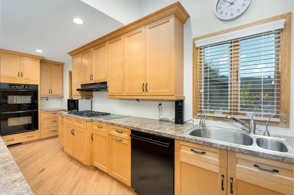16940 Jeanette Street Southfield City MI 48075