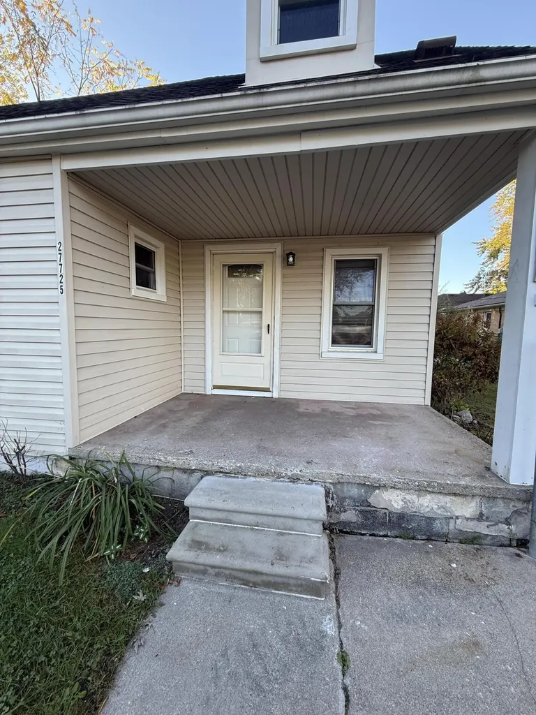 27725 Norfolk Street Livonia City MI 48152